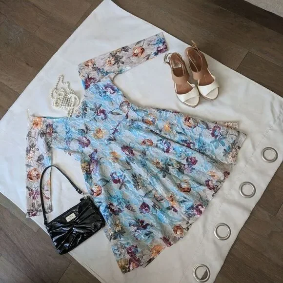 Ezra Floral 👗 Beautiful Dress size S - Picture 3 of 3